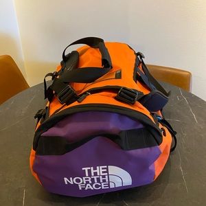 North Face Base Camp Duffle size Medium-71L